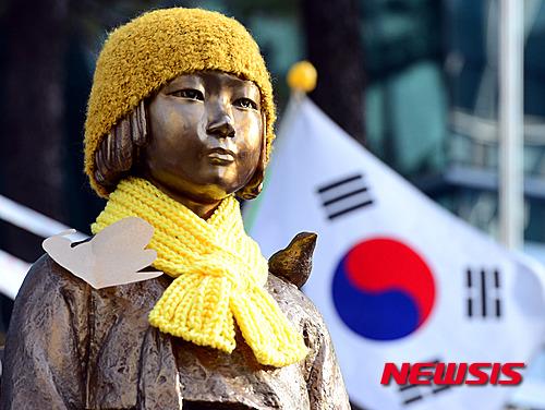 '위안부 협상' 서울 종로구 중학동에 자리한 '평화의 소녀상' /자료사진=뉴시스