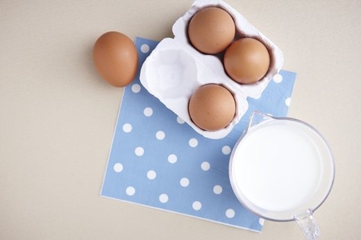 비타민D 생성을 돕는 계란과 우유. /사진=이미지투데이