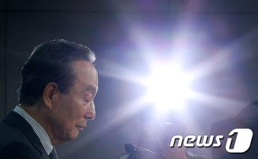 '권노갑 탈당' 동교동계 좌장인 권노갑(86) 상임고문이 12일 서울 여의도 국회 정론관에서 열린 기자회견에서 더불어민주당 탈당을 선언하고 있다. /사진=뉴스1