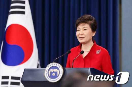 박근혜 대통령이 지난해 8월6일 청와대 춘추관 브리핑룸에서 대국민 담화를 발표하고 있다. /자료사진=뉴스1