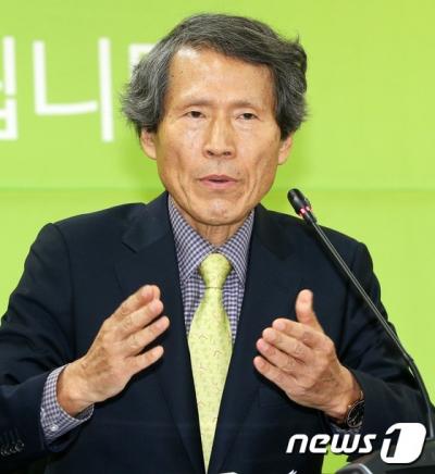 '한상진 이승만' 한상진 국민의당 창당준비위원장이 13일 서울 마포구 국민의당 당사에서 열린 창당준비위원회 첫 기획조정회의에서 모두발언을 하고 있다. /자료사진=뉴스1