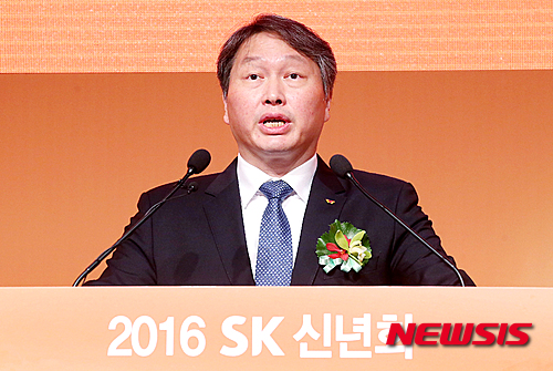 '최태원 회장' 최태원 SK그룹 회장이 4일 오전 서울 광진구 워커힐호텔에서 열린 그룹 신년회에서 신년사를 하고 있다. /자료사진=뉴시스