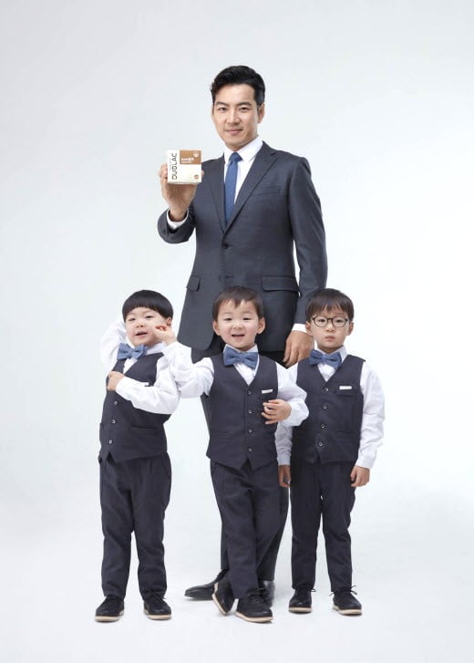 쎌바이오텍 듀오락, 배우 송일국과 삼둥이 2년 연속 전속모델 발탁