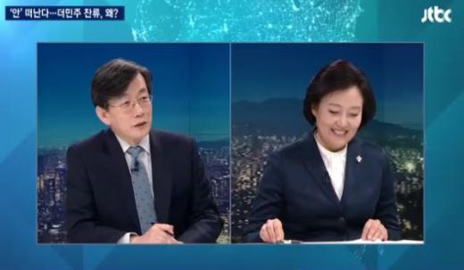 손석희 JTBC 보도부문 사장(왼쪽)과 박영선 의원. /사진=JTBC뉴스9 방송화면