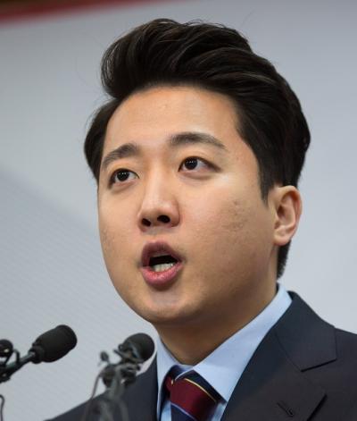 이준석 전 새누리당 비상대책위원이 24일 서울 여의도 새누리당 당사에서 출마 기자회견을 열고 있다. /사진=뉴스1