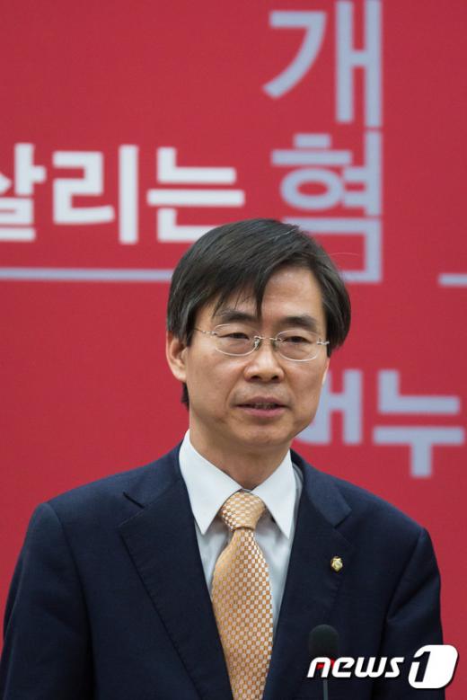 새누리당에 입당 후 포부를 밝히고 있는 조경태 의원. /사진=뉴스1