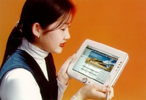2001년 출시된 LG의 '디지털 아이패드'. /자료사진=LG전자