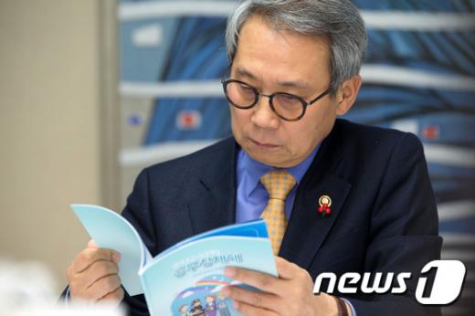 '공무원 전문직제' 이근면 인사혁신처장. /자료사진=뉴스1