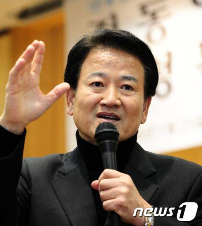 '정동영' 정동영 전 통일부 장관이 지난 25일 전북 전주 전북여성교육문화센터에서 '전북 무엇으로 먹고 살 것인가'를 주제로 강연을 하고 있다. /자료사진=뉴스1