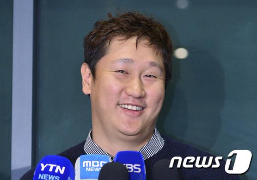 지난해 말 인터뷰하는 이대호. /사진=뉴스1