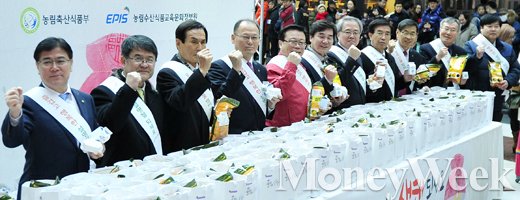 [MW사진] 농협, '설 명절 구제역 방역홍보 캠페인' 진행