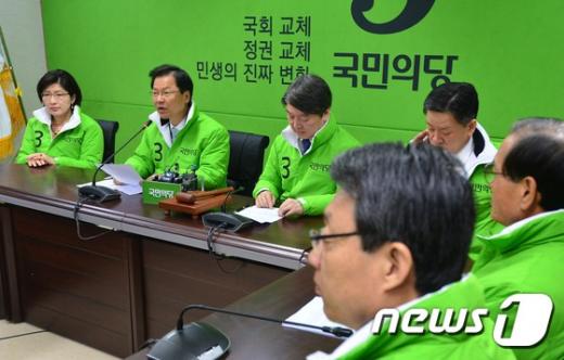'국민의당 교섭단체' 국민의당 천정배 공동대표가 지난 12일 오전 서울 마포구 당사 대회의실에서 열린 최고위원회의에서 모두발언하고 있다./사진=뉴스1
