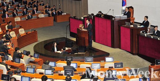 [MW사진] 노동개혁 4법에 대해 강조하는 원유철
