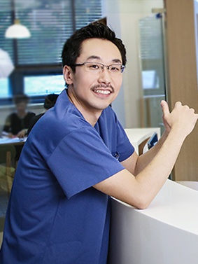 [김형민 원장의 척추건강이야기④] 목디스크, 무너진 척추구조 바로 잡아야