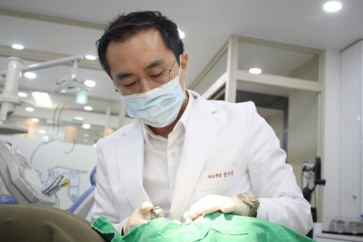 대중화된 '임플란트', 환자에게 알맞은 시술계획 세우는 치과 병원 찾아야