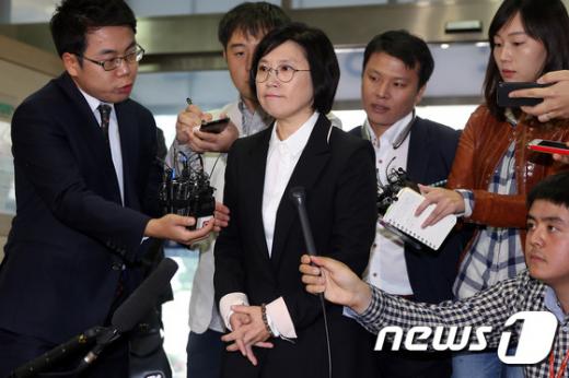 '김현 의원' 세월호 일부 유가족의 대리기사 폭행사건에 연루된 더불어민주당 김현 의원이 2014년 10월3일 피의자 신분으로 조사를 받기 위해 서울 영등포 경찰서로 출석하고 있다. /자료사진=뉴스1