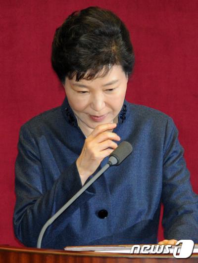 '박근혜 대통령 국회연설' '대통령 국회연설' 박근혜 대통령이 16일 오전 서울 여의도 국회에서 국정에 관한 연설을 하고 있다. /사진=뉴스1