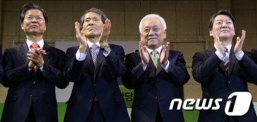 왼쪽부터 천정배 공동대표, 한상진 창당준비위원장, 김한길 선거대책위원장, 안철수 상임공동대표. /사진=뉴스1