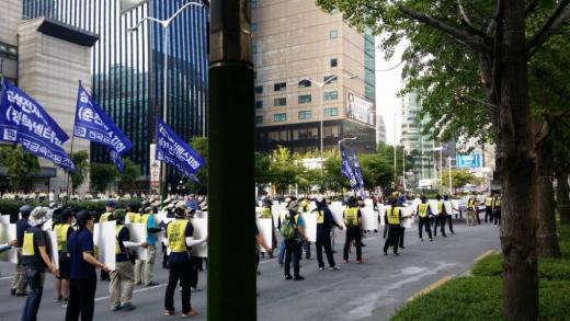금속노조 삼성전자서비스지회가 서울 삼성전자본관 앞에서 집회를 열고 있다./사진=머니위크DB