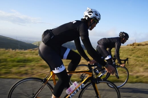 뉴질랜드서 필드 테스트를 하는 알톤스포츠 인피자 테스터들. /사진제공=알톤스포츠