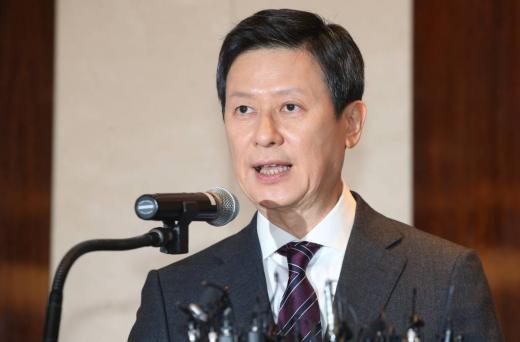 신격호 총괄회장, 신동빈 회장, 신동주 전 롯데홀딩스 부회장(왼쪽부터 차례대로)/사진=머니위크DB