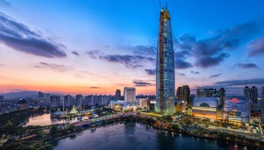 제2롯데월드 롯데월드몰과 롯데월드타워 전경/사진=머니위크DB