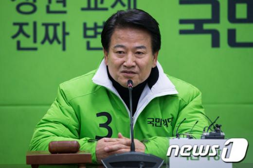 '정동영 국민의당' '더민주 컷오프' 정동영 전 통일부 장관이 지난 23일 서울 마포 당사에서 열린 국민의당 첫 선거대책위원회 회의에 참석해 인사말을 하고 있다. /자료사진=뉴스1