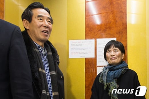 더불어민주당 홍창선(왼쪽) 공천관리위원장과 조은 선출직공직자평가위원장이 23일 서울 여의도 당사에서 열린 공천관리위원회 회의에 참석하고 있다. /사진=뉴스1