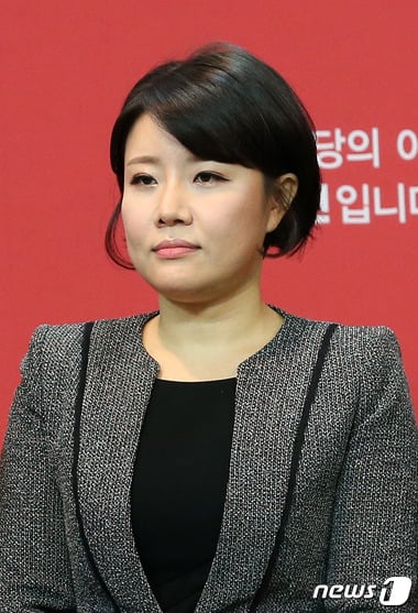 배승희 변호사가 지난달 10일 서울 여의도 새누리당 당사에서 열린 4·13 총선의 첫 인재영입 기자회견에 참석했다. /사진=뉴스1 
