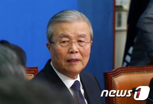 더불어민주당 김종인 비상대책위원장이 지난 2일 서울 여의도 국회에서 열린 비상대책위원회의에서 모두발언을 하고 있다. /자료사진=뉴스1
