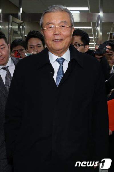 더불어민주당 김종인 비상대책위원회 대표가 10일 오전 서울 여의도 국회에서 비대위회의를 마친 뒤 자리를 이동하고 있다. /자료사진=뉴스1