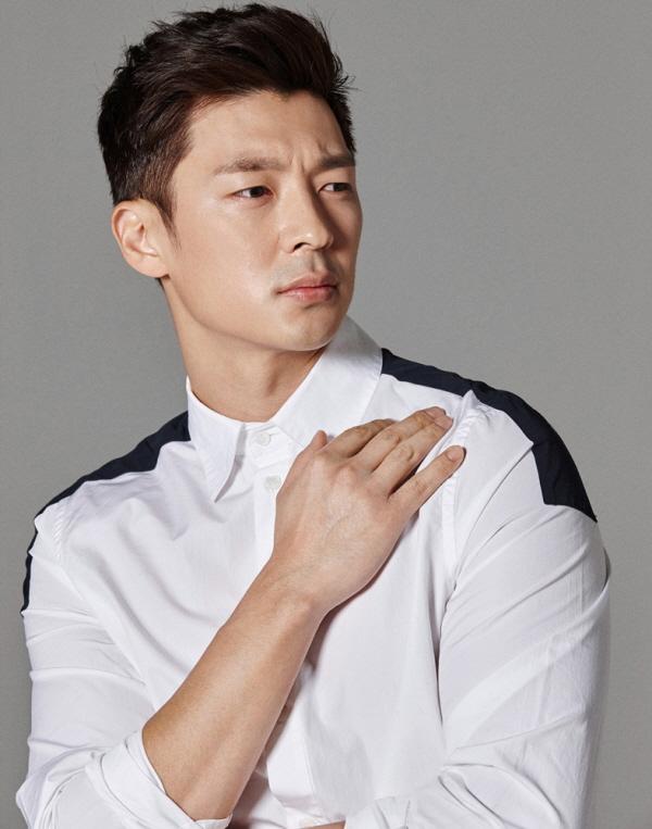 가수 팀, 에코글로벌그룹 전속 계약 체결...다니엘 헤니-수현과 한솥밥