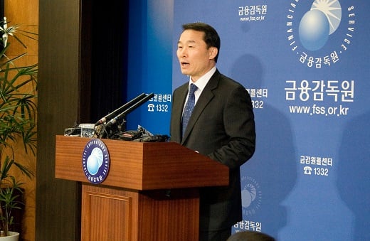 권순찬 금융감독원 부원장보가 자동차보험 관련 불합리한 관행을 개선하겠다는 브리핑을 진행하고 있다. /사진=금융감독원