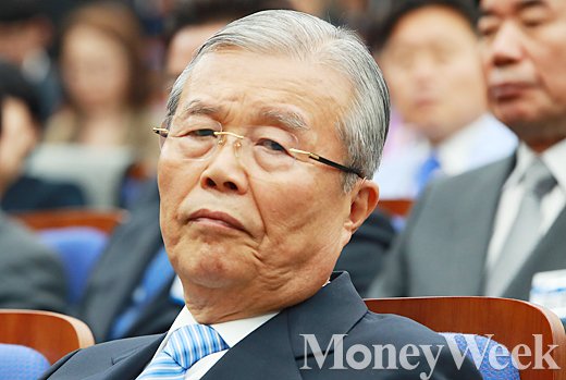 [MW사진] 더민주 김종인, 당대표 문제 불거지자 불편한 심기 역력