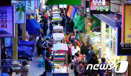 전북 전주에 개장한 야시장 '남부시장'. /사진=뉴스1