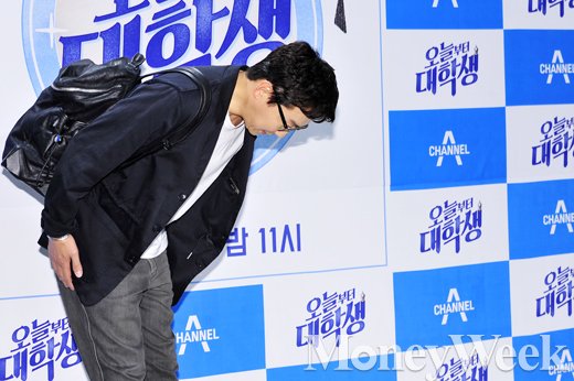 [MW사진] 오늘부터 대학생, 3년만에 복귀한 방송인 탁재훈