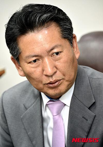 더불어민주당 정청래 의원이 25일 오후 서울 여의도 국회 의원회관에서 뉴시스와 인터뷰를 하고 있다. /사진=뉴시스