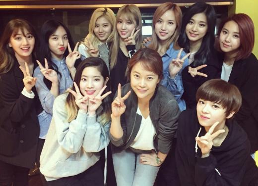 [★SNS] 백지영-트와이스, 단체 브이…