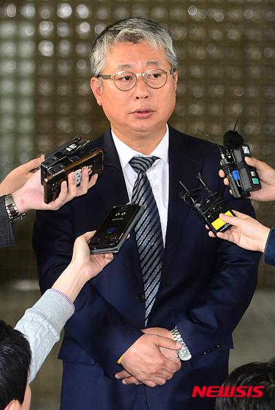 조응천 무죄. 조응천 전 청와대 공직기강비서관이 29일 오후 서울 서초구 서울고등법원을 나서며 취재진 질문에 답변하고 있다. /사진=뉴시스