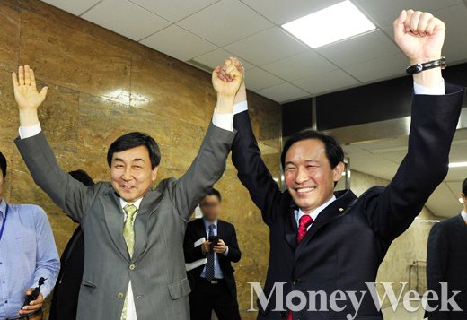 [MW사진] 이종걸→우상호로 바뀌는 더민주 원내사령탑