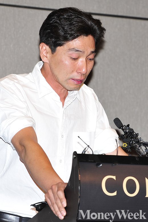지난 2일 서울 영등포구 여의도동 콘래드 서울 호텔에서 가습기 살균제 피해 유가족인 최승운씨가 취재진 앞에 호소하고 있다. /자료사진=임한별 기자