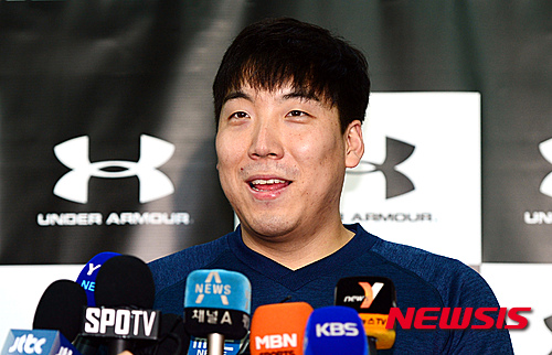 김현수가 안타를 추가하며 출장 전 경기 출루기록을 이어갔다. /사진=뉴스1