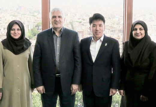 함영주 KEB하나은행장은 지난 1일부터 이란 중앙은행 및 멜리뱅크(Bank Melli Iran)를 방문해 지급보증서 발급 절차 및 이란계은행-KEB하나은행 본점-유럽 채널을 연결하는 EURO화 대금결제 서비스 등 다양한 협력방안 등을 점검하고 협의했다./사진=KEB하나은행
