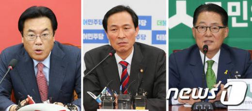 여야 3당 원내대표가 13일 서울 여의도 국회에서 청와대와 3당 원내지도부 회동 결과를 브리핑하고 있다. /사진 = 뉴스1