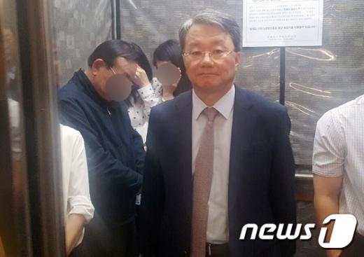 홍만표 변호사. 검사 시절 노무현 전 대통령을 수사하기도 했다. /사진=뉴스1