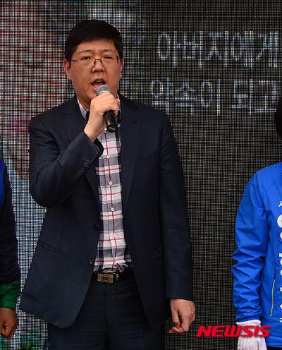 김홍걸 더민주 전 국민통합위원장이 손학규  전 고문의 복귀에 소극적인 반응을 보였다. /사진=뉴시스
