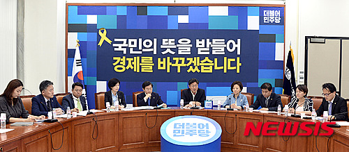 지난 5월31일 오전 서울 여의도 국회 당대표실에서 더불어민주당 어버이연합 등 진상규명 TF 4차회의가 열리고 있다. /자료사진=뉴시스
