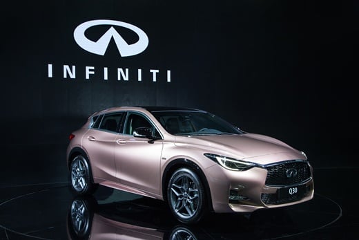 인피니티 Q30.