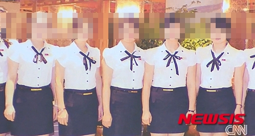 북한식당 종업원 탈북. 지난달 북한이 공개한 탈북 여종업원들 모습. /사진=뉴시스(미국CNN 캡처)