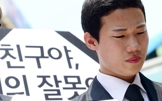 서울 지하철 2호선 구의역 사고로 숨진 고인 김씨의 친구 박영민씨가 지난달 31일 눈물을 흘렸다. ‘구의역 엄마부대’ ‘구의역 사고’. /사진=뉴스1DB